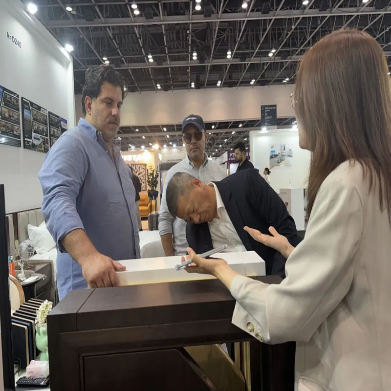 На выставке H & P Hotel Furniture выставка представлена различные мероприятия по взаимодействию с клиентами