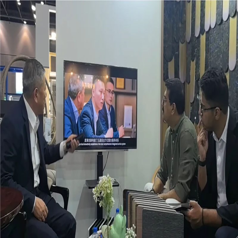 Презентация на выставке сущности и фона H & P